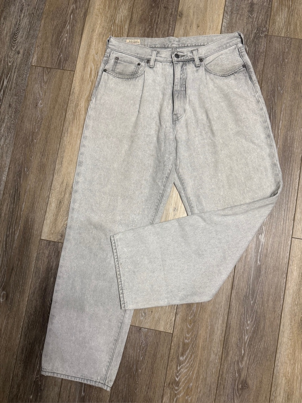 Levi's Men's Light Gray Relaxed Jeans